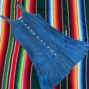 00s Lapogee BOHO FLORAL EMBROIDERED DENIM SUNDRESS! tie back & button up front